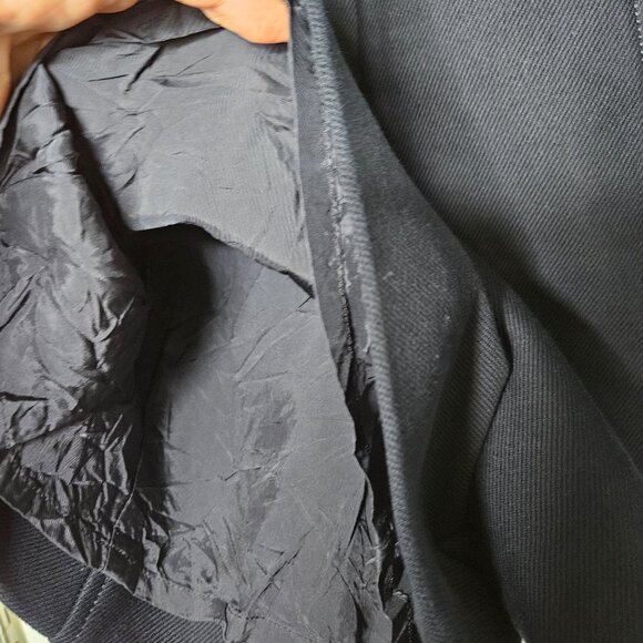 Fall Shorts in Navy Blue size 36 - Picture 9 of 17